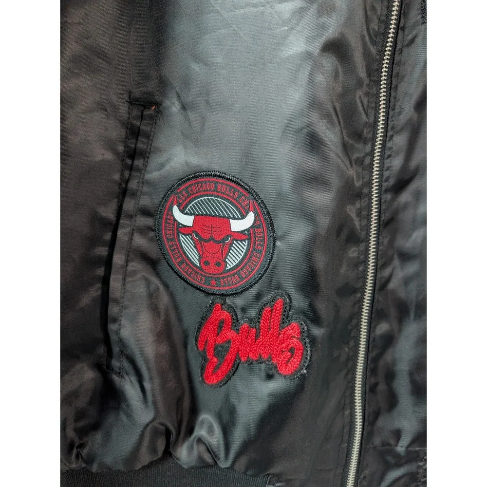 Y2K Style Chicago Bulls UNK NBA Satin Bomber Jacket Mens M Black Patch Full Zip